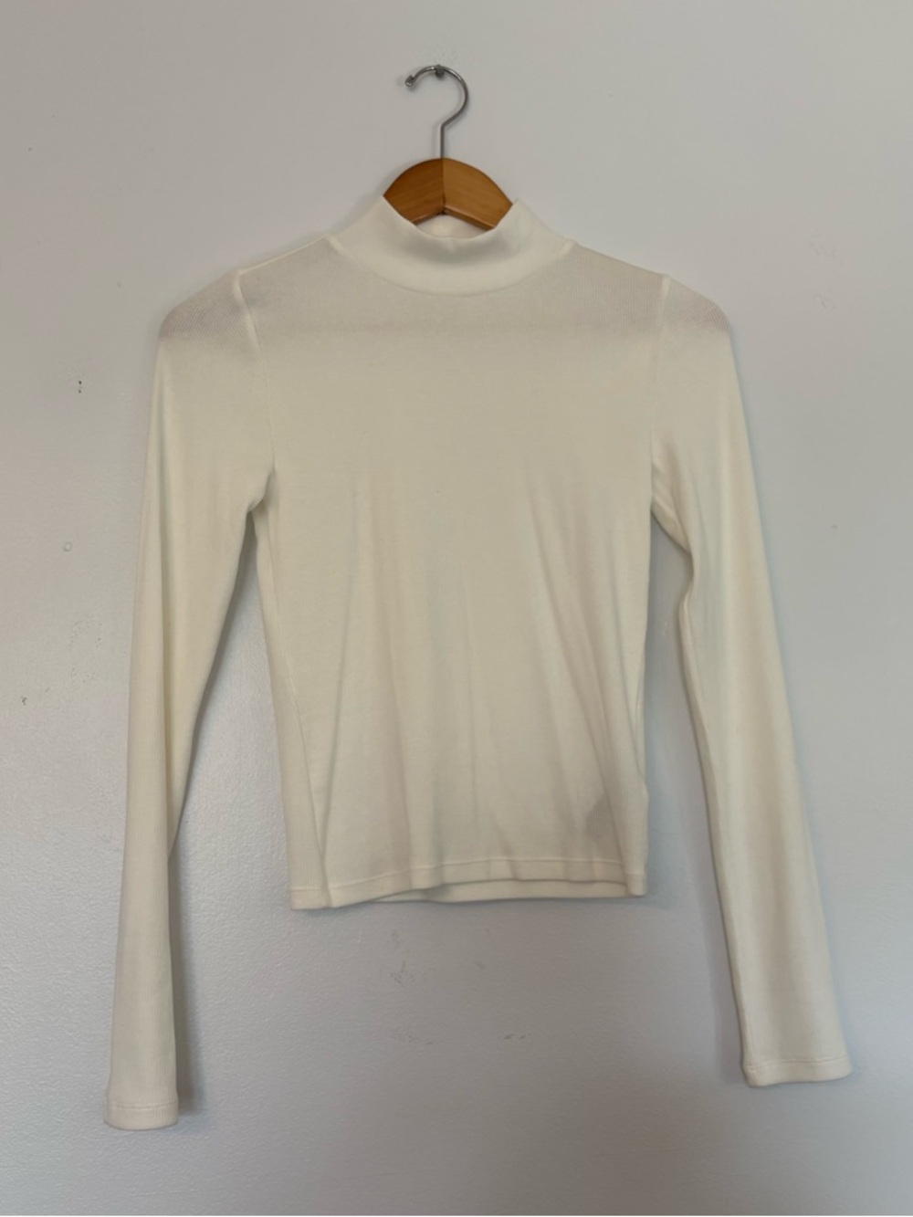 GAP Women's Classic Cream Long-Sleeve Rib Mock Neck Top. Size XS.